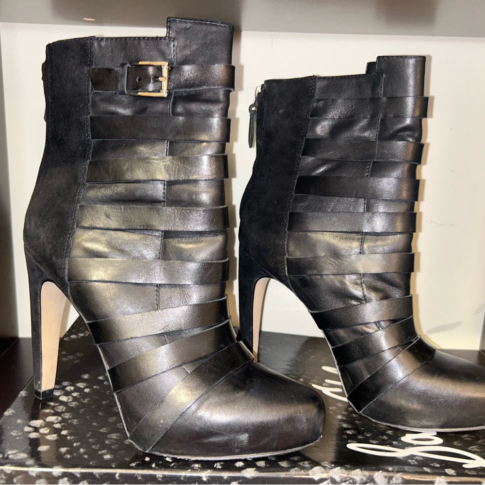 Sam Edelman booties with a heel size 8.5